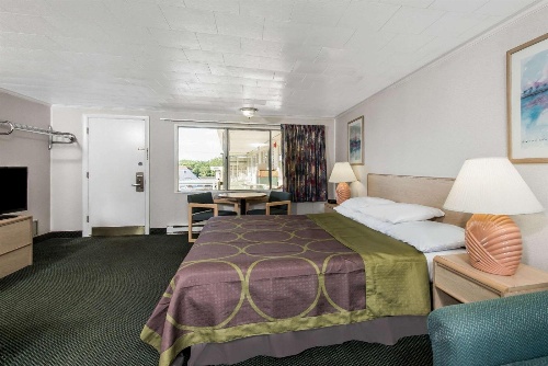 Super 8 by Wyndham W Yarmouth Hyannis/Cape Cod image 3
