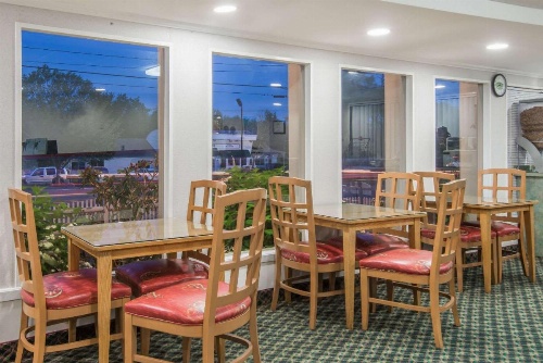Super 8 by Wyndham W Yarmouth Hyannis/Cape Cod image 8